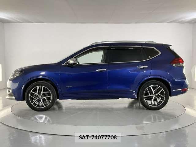 Nissan X-TRAIL HYBRID 2020-06 8211159-2