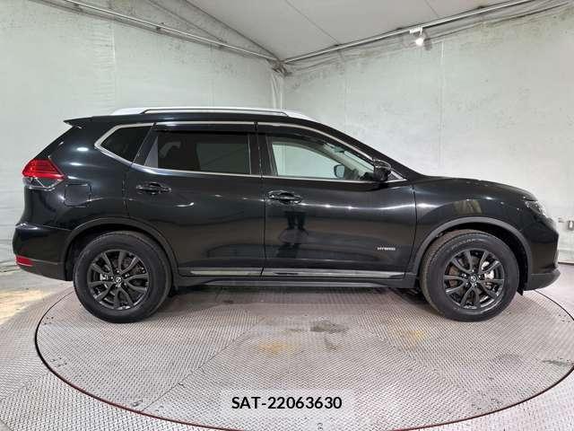 Nissan X-TRAIL HYBRID 2021-05 8232541-3