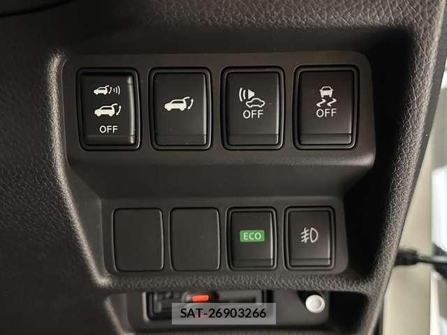 Nissan X-TRAIL HYBRID 2015-09 8232543-12