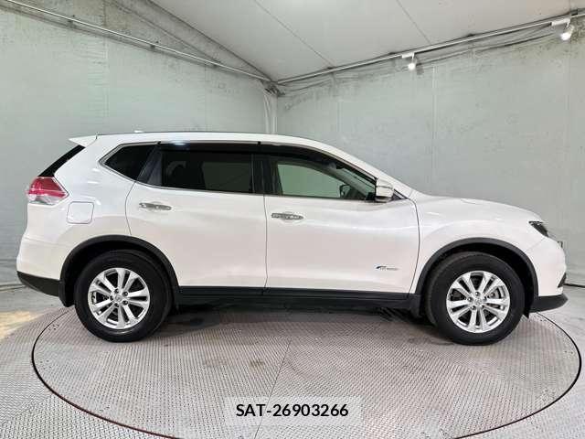 Nissan X-TRAIL HYBRID 2015-09 8232543-3