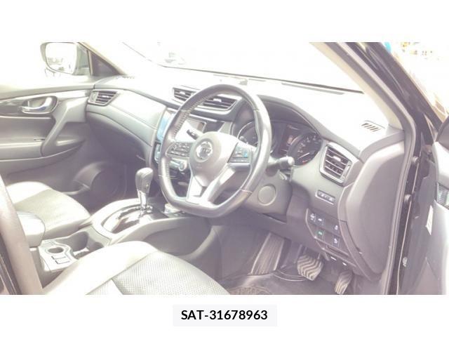 Nissan X-TRAIL HYBRID 2017-07 8232542-2