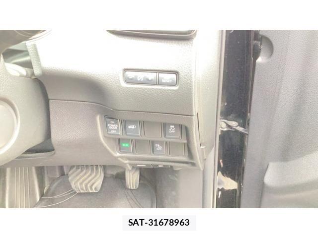 Nissan X-TRAIL HYBRID 2017-07 8232542-6