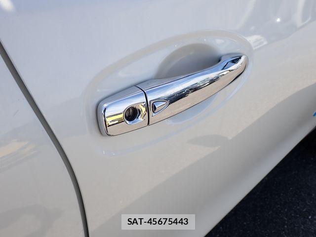 Nissan X-TRAIL HYBRID 2015-11 8564203-11