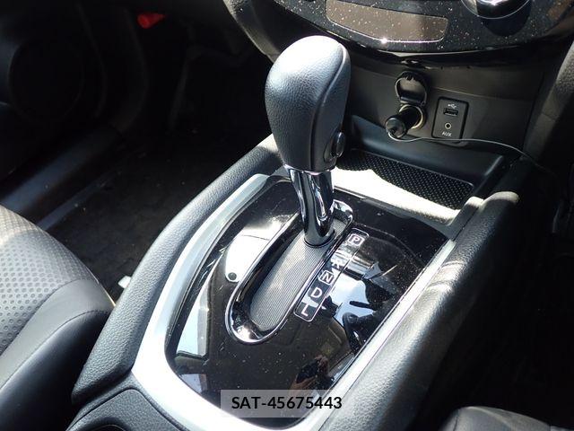 Nissan X-TRAIL HYBRID 2015-11 8564203-19