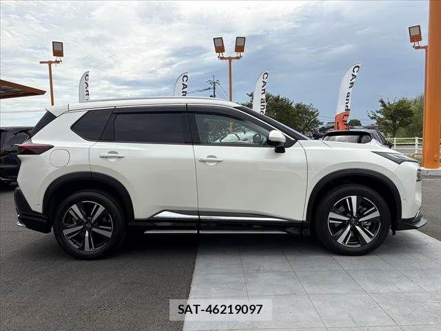 Nissan X-TRAIL HYBRID 2023-10 8564204-11