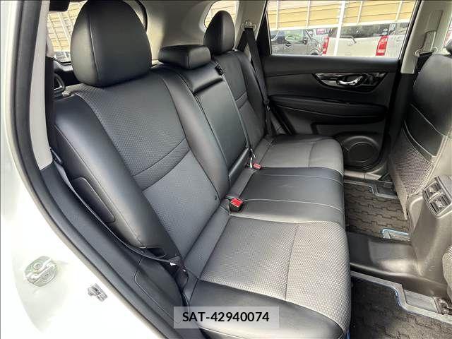 Nissan X-TRAIL HYBRID 2018-04 8564205-9