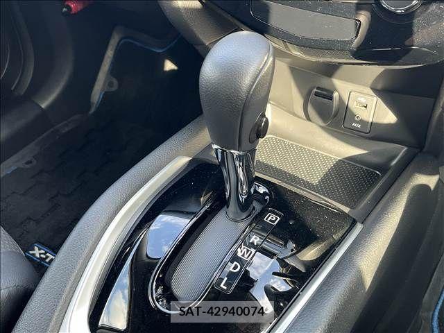 Nissan X-TRAIL HYBRID 2018-04 8564205-28