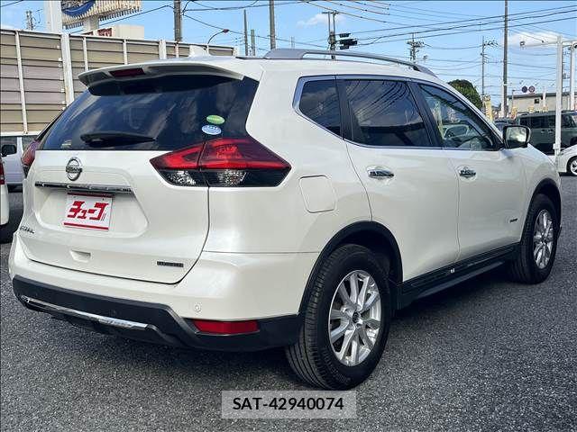 Nissan X-TRAIL HYBRID 2018-04 8564205-3