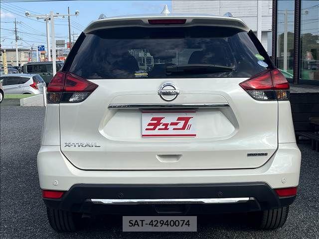 Nissan X-TRAIL HYBRID 2018-04 8564205-4