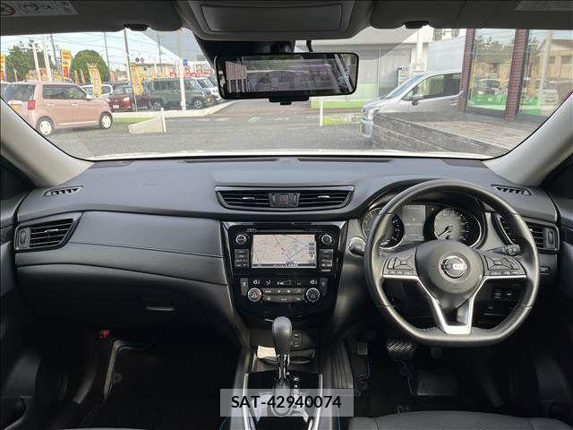Nissan X-TRAIL HYBRID 2018-04 8564205-6