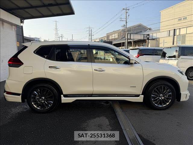 Nissan X-TRAIL HYBRID 2018-09 8747049-3