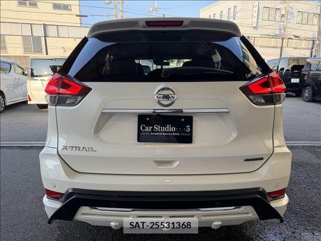 Nissan X-TRAIL HYBRID 2018-09 8747049-4