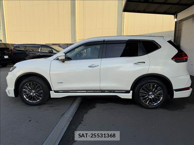 Nissan X-TRAIL HYBRID 2018-09 8747049-5