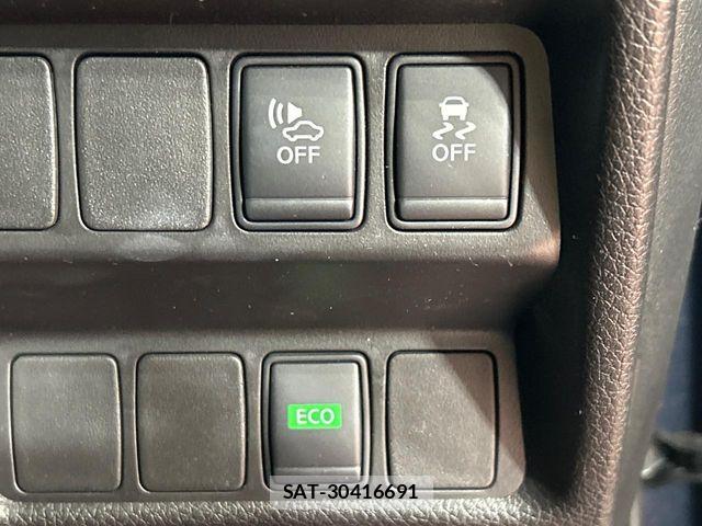 Nissan X-TRAIL HYBRID 2015-05 8782743-6