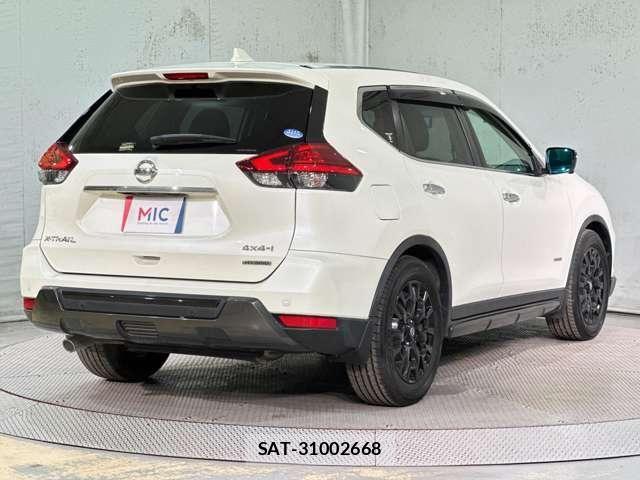 Nissan X-TRAIL HYBRID 2019-07 8798012-4