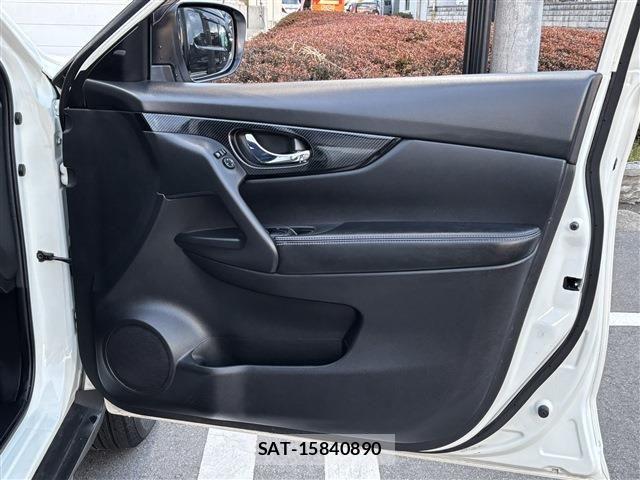 Nissan X-TRAIL HYBRID 2018-07 6023965-24