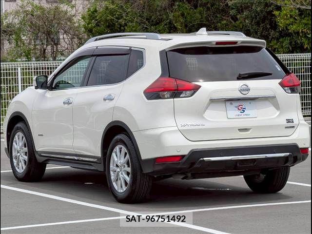 Nissan X-TRAIL HYBRID 2017-07 6277769-15