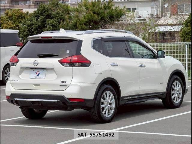 Nissan X-TRAIL HYBRID 2017-07 6277769-16