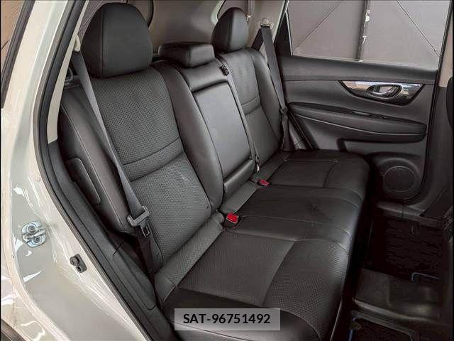 Nissan X-TRAIL HYBRID 2017-07 6277769-4