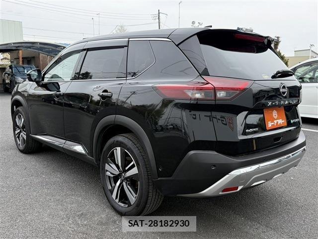 Nissan X-TRAIL HYBRID 2022-07 6505293-6