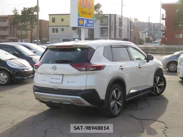 Nissan X-TRAIL HYBRID 2022-07 6615920-1
