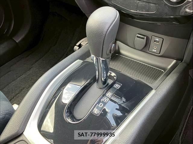 Nissan X-TRAIL HYBRID 2015-08 6791824-23