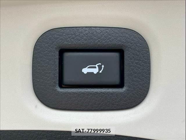 Nissan X-TRAIL HYBRID 2015-08 6791824-26