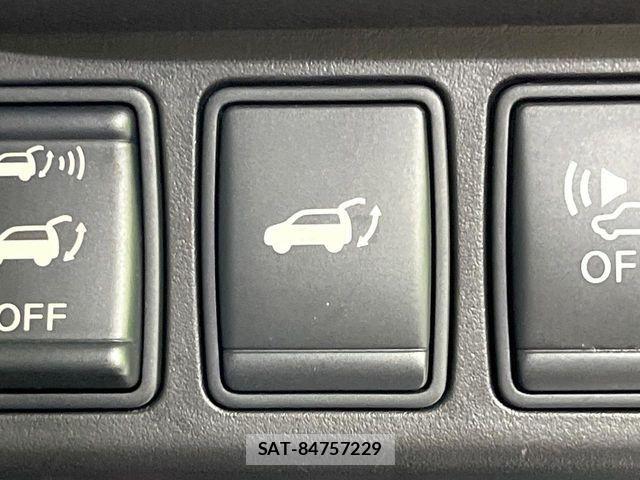 Nissan X-TRAIL HYBRID 2015-09 6818232-5