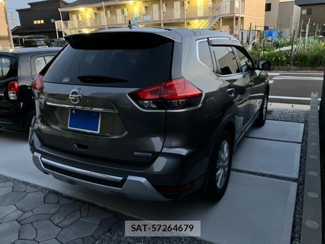 Nissan X-TRAIL HYBRID 2017-08 6915922-3