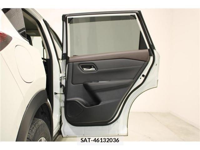 Nissan X-TRAIL HYBRID 2023-03 6915914-29