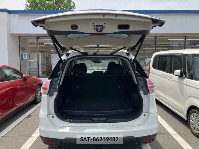 Nissan X-TRAIL HYBRID 2015-05 7061538-9