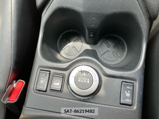 Nissan X-TRAIL HYBRID 2015-05 7061538-24