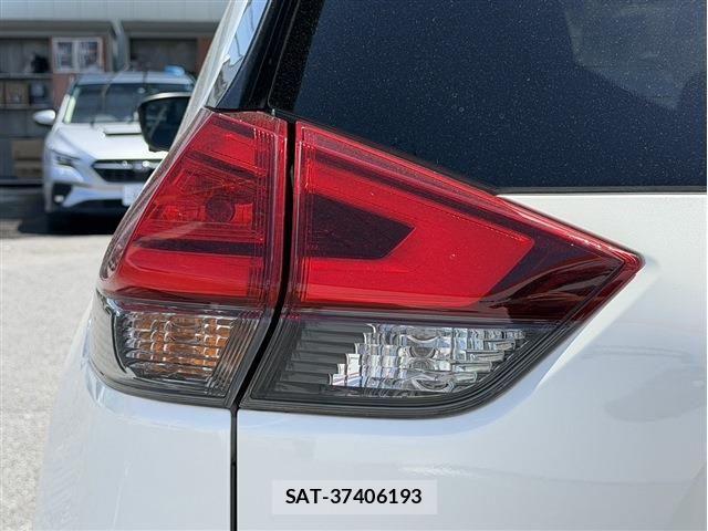 Nissan X-TRAIL HYBRID 2018-06 7227653-28