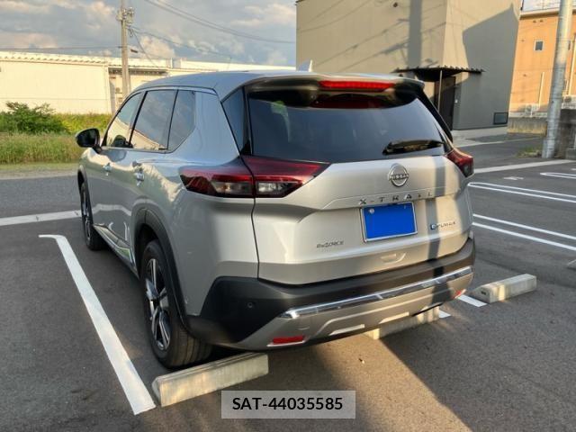 Nissan X-TRAIL HYBRID 2023-05 7227670-3