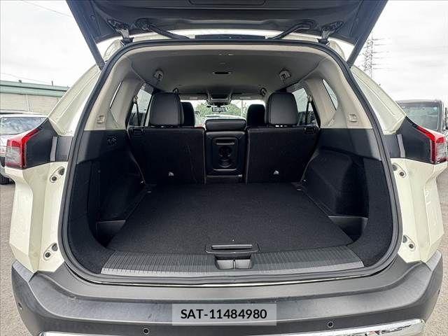 Nissan X-TRAIL HYBRID 2023-08 7227673-18