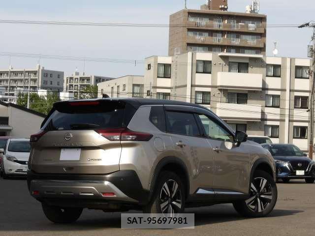 Nissan X-TRAIL HYBRID 2023-05 7331453-1
