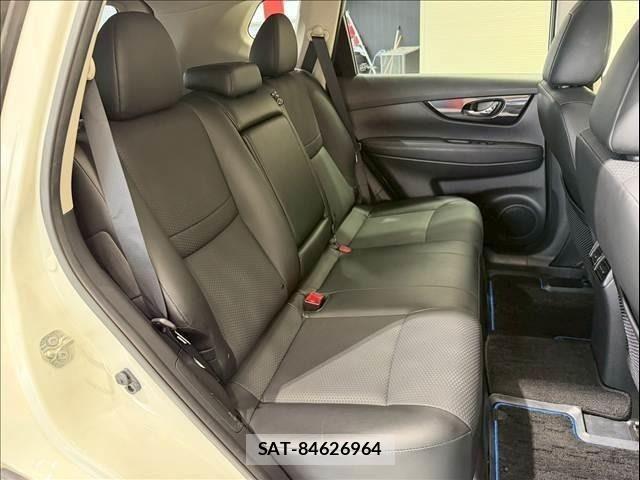 Nissan X-TRAIL HYBRID 2018-05 7360631-9