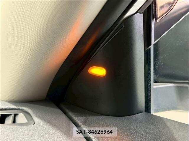Nissan X-TRAIL HYBRID 2018-05 7360631-26