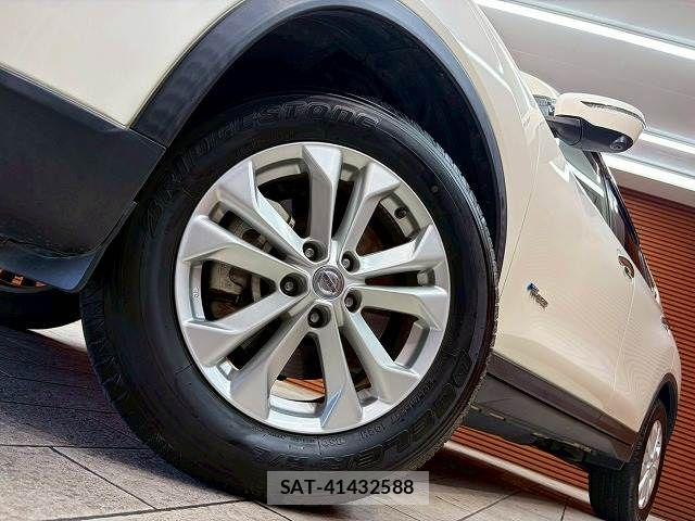 Nissan X-TRAIL HYBRID 2015-07 7360630-10