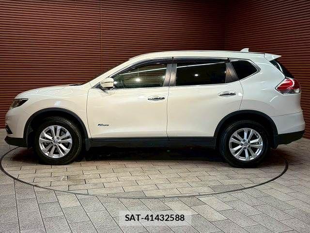 Nissan X-TRAIL HYBRID 2015-07 7360630-17