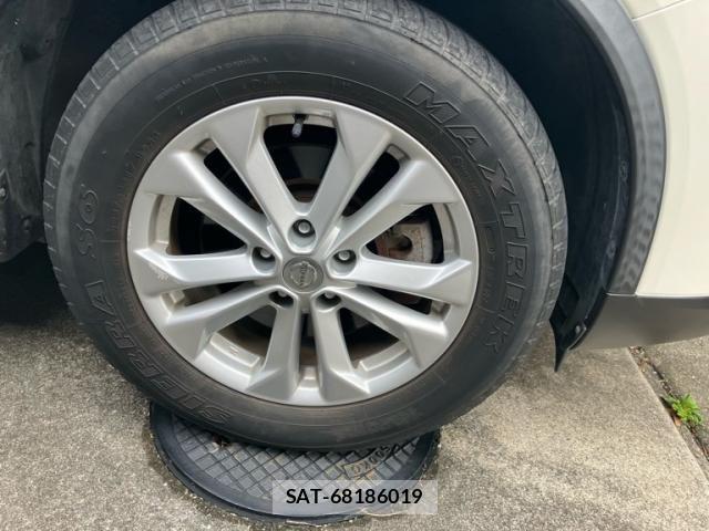 Nissan X-TRAIL HYBRID 2015-06 7360638-2
