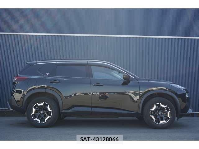 Nissan X-TRAIL HYBRID 2022-09 7395028-5