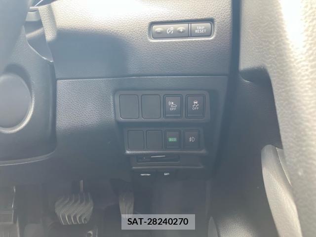 Nissan X-TRAIL HYBRID 2015-06 7395035-25