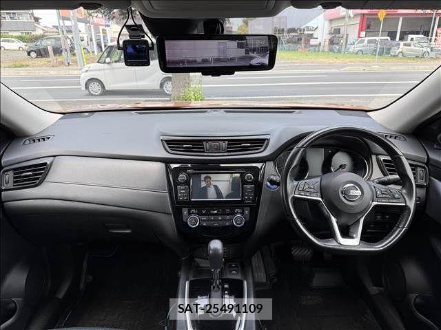 Nissan X-TRAIL HYBRID 2017-06 7395032-1