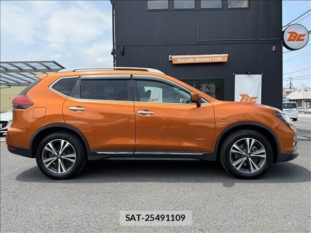Nissan X-TRAIL HYBRID 2017-06 7395032-6