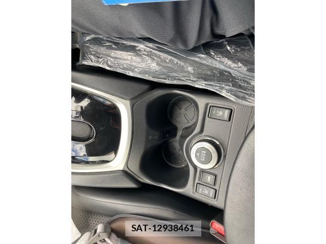 Nissan X-TRAIL HYBRID 2016-06 7459107-21