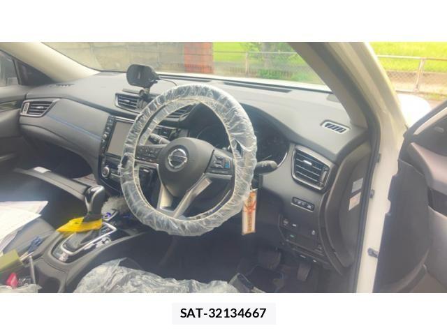 Nissan X-TRAIL HYBRID 2021-07 7510581-9