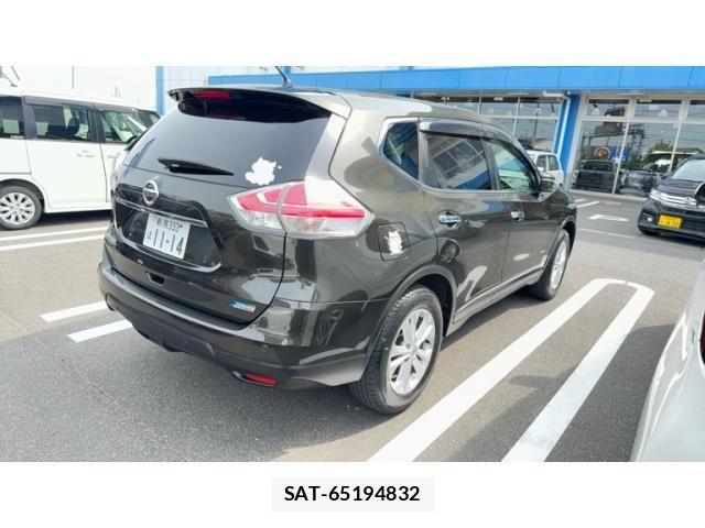 Nissan X-TRAIL HYBRID 2015-09 7621592-3