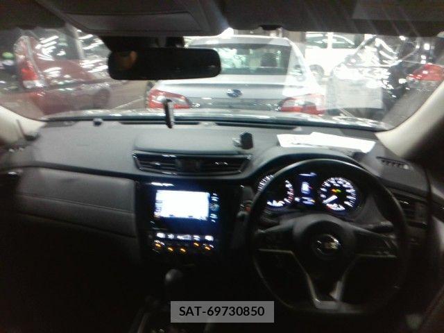 Nissan X-TRAIL HYBRID 2018-08 7621590-1