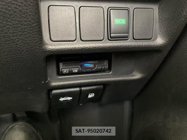 Nissan X-TRAIL HYBRID 2015-11 7731119-20